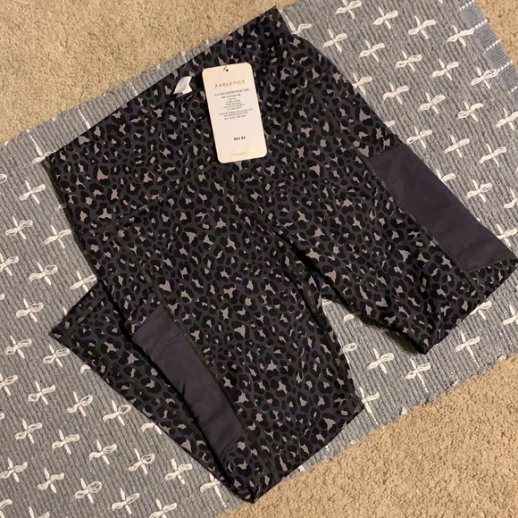 Fabletics Crop Sweatshirt and Powerhold Capris - Picture 7 of 7